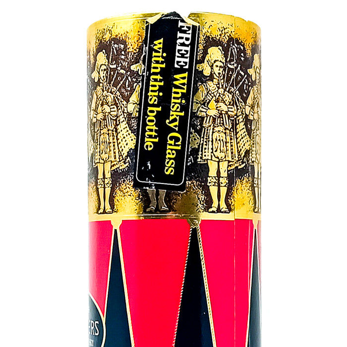 Seagram's 100 Pipers De Luxe Blended Scotch Whisky, 26 2/3 fl. ozs., 70° Proof